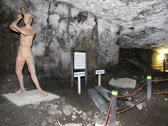  Muroiwa Cave