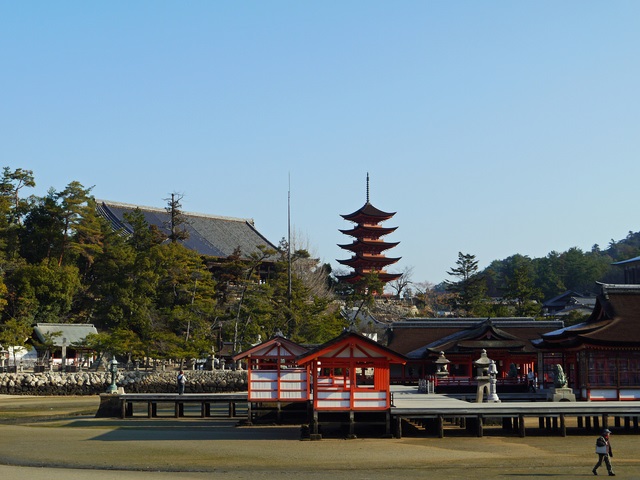  Hokoku Shrine